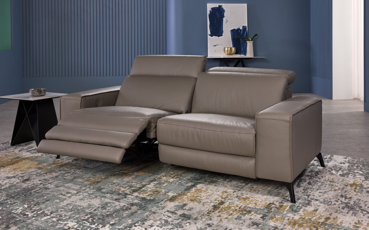 2.5 seater electric shop recliner