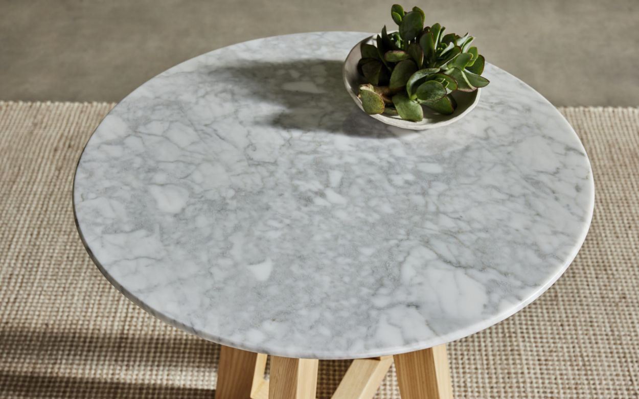Nick scali round marble dining table 2025